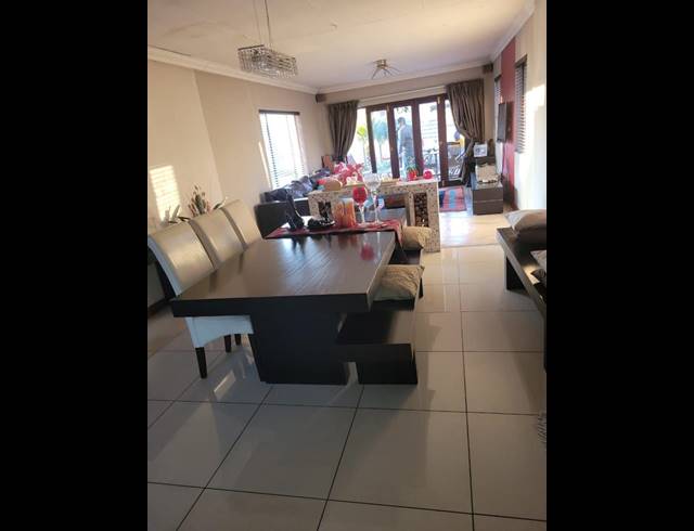 3 BEDROOM HOUSE TO LET IN BIRCH ACRES